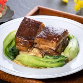 Dong po rou dongpo pork meat in a beautiful plate with green broccoli - Bills Great Meals
